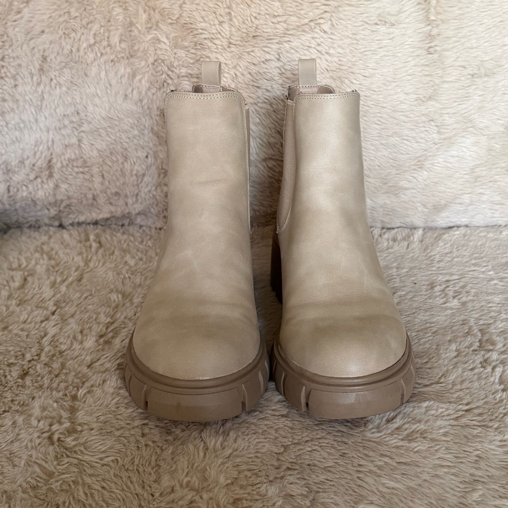 Madden Girl Tan Havenn Boot Women’s Size 7.5
